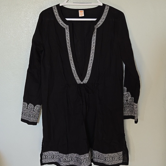 Tropical Escape | Black Embroidered Beach Coverup Size Medium - Picture 2 of 11